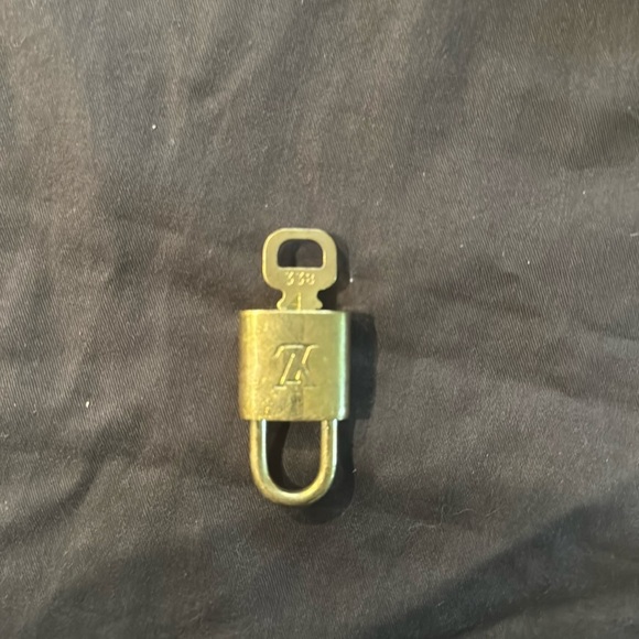 LV lock and Key #338 - Picture 1 of 3